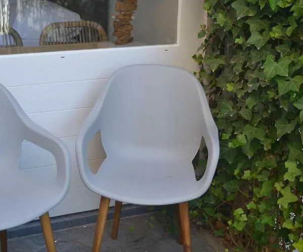 Behind The 게스트하우스